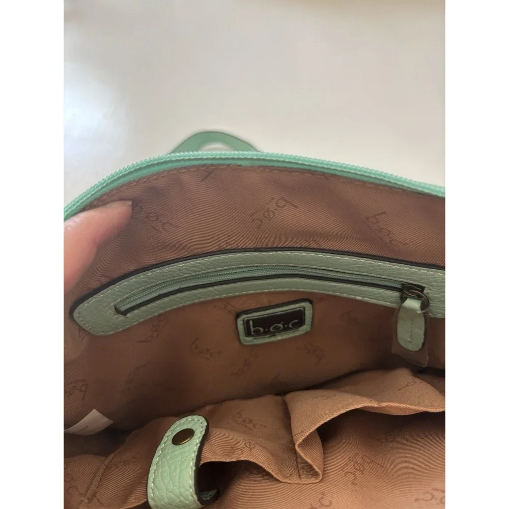 BOC Crossbody Purse Mint Green. Plenty of Compartments